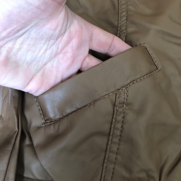 Leather Jackets 🧥 for Women! - Picture 6 of 6